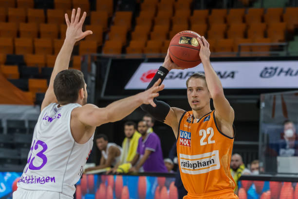 衡摔在地板 衡摔在地板