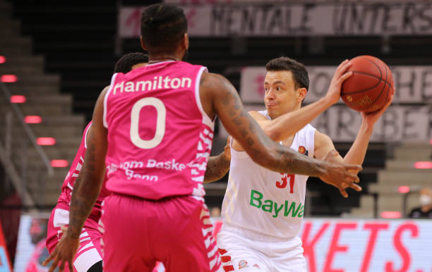 足球因其独 足球因其独